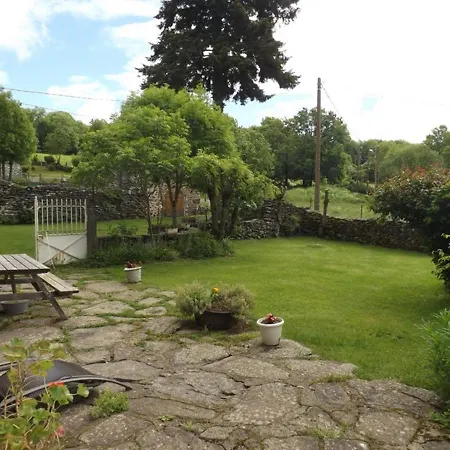Holiday home Maison De Caractere Renovee Avec Jardin Ferme, Entre Montagnes Et Gorges, Proche Saint-flour - Fr-1-742-51