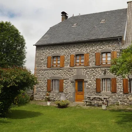 Holiday home Maison De Caractere Renovee Avec Jardin Ferme, Entre Montagnes Et Gorges, Proche Saint-flour - Fr-1-742-51 *