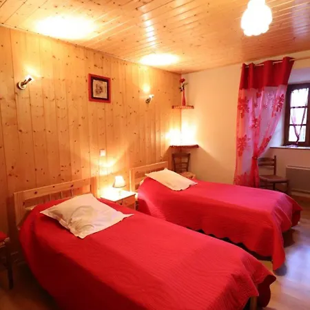 Maison De Caractere Renovee Avec Jardin Ferme, Entre Montagnes Et Gorges, Proche Saint-flour - Fr-1-742-51 *