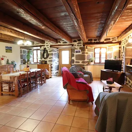 Holiday home Maison De Caractere Renovee Avec Jardin Ferme, Entre Montagnes Et Gorges, Proche Saint-flour - Fr-1-742-51
