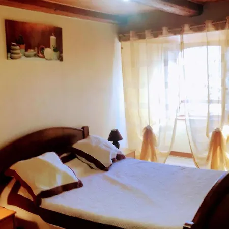Holiday home Maison De Caractere Renovee Avec Jardin Ferme, Entre Montagnes Et Gorges, Proche Saint-flour - Fr-1-742-51