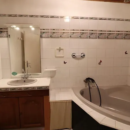 Maison De Caractere Renovee Avec Jardin Ferme, Entre Montagnes Et Gorges, Proche Saint-flour - Fr-1-742-51 Holiday home Cussac (Cantal)